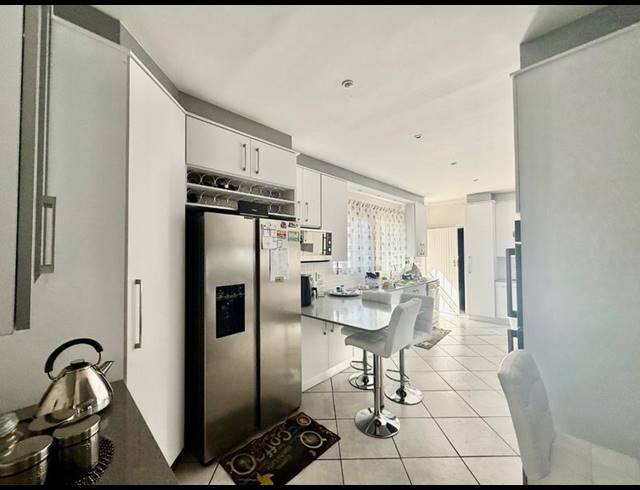 4 BEDROOM HOUSE FOR SALE IN FLORA GARDENS